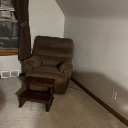 Brown loveseat and matching recliner