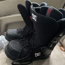 DC Laced Snow Boarding Boots Size 10