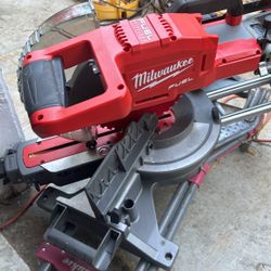 Milwaukee  Compound  Sliding Miter Saw 