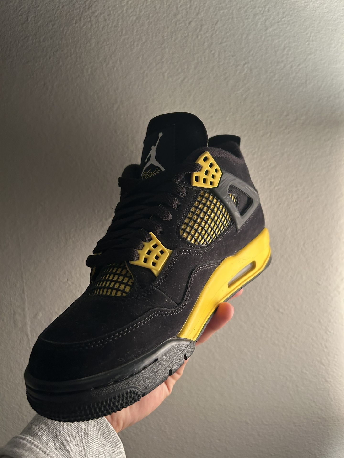 Air Jordan Retro 4 “ Thunders” Size 6
