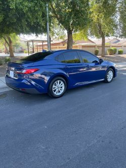 2025 Toyota Camry Hybrid LE
