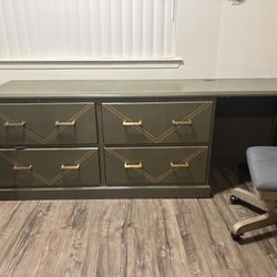 Dresser/desk
