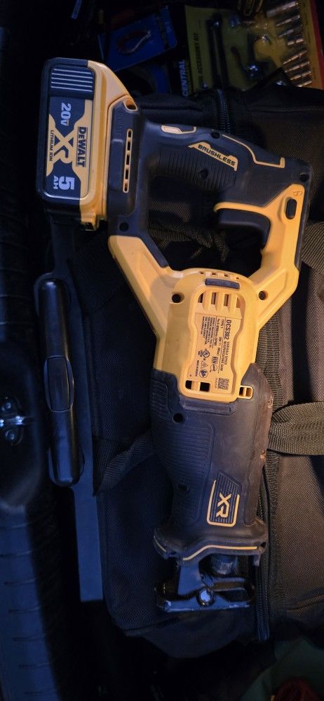 Dewalt 20v XR Sawzall & Battery