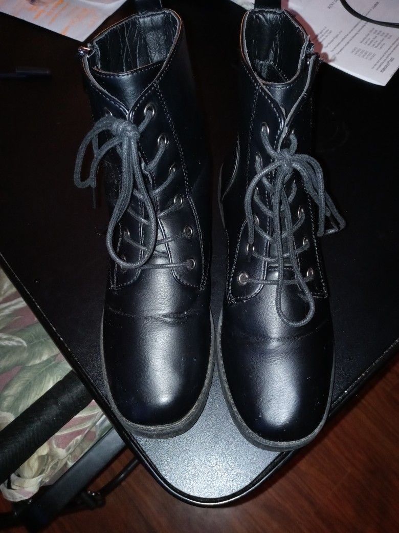 Bobbie Brooks Black Heel Boots 8