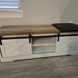Sliding doors shoe bench