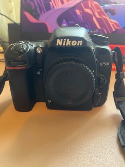 Nikon D7500 DSLR Camera + 35mm Lens