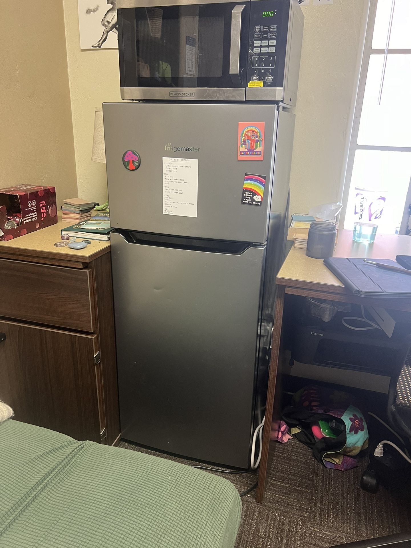 Fridgemaster 4.4 cu. ft. fridge and freezer