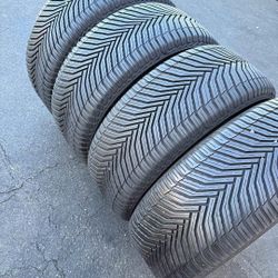225 60 18 Tires Con 80% De Vida Las 4 De La Marca Michelín 