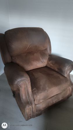 BROWN LEATHER RECLINER