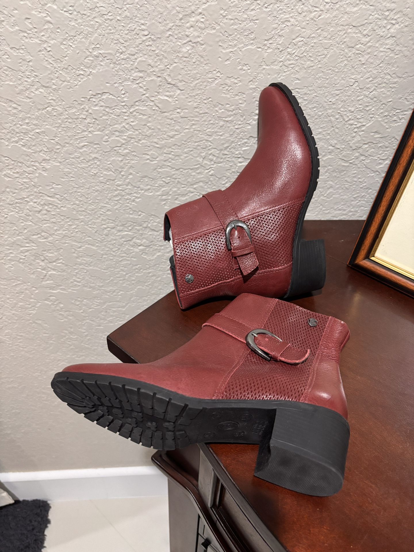 Size 6.5 Or Slim 7 GENUINE LEATHER GORGEOUS WINTER BOOTS 👢 WOMENS Gift 🎁 Christmas Autumn 🍂 