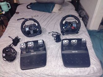 2 Logitech racing wheels