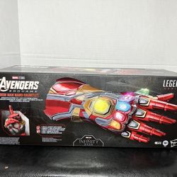 Marvel Legend Series Avengers End Game  “Iron Man Nano Gauntlet”