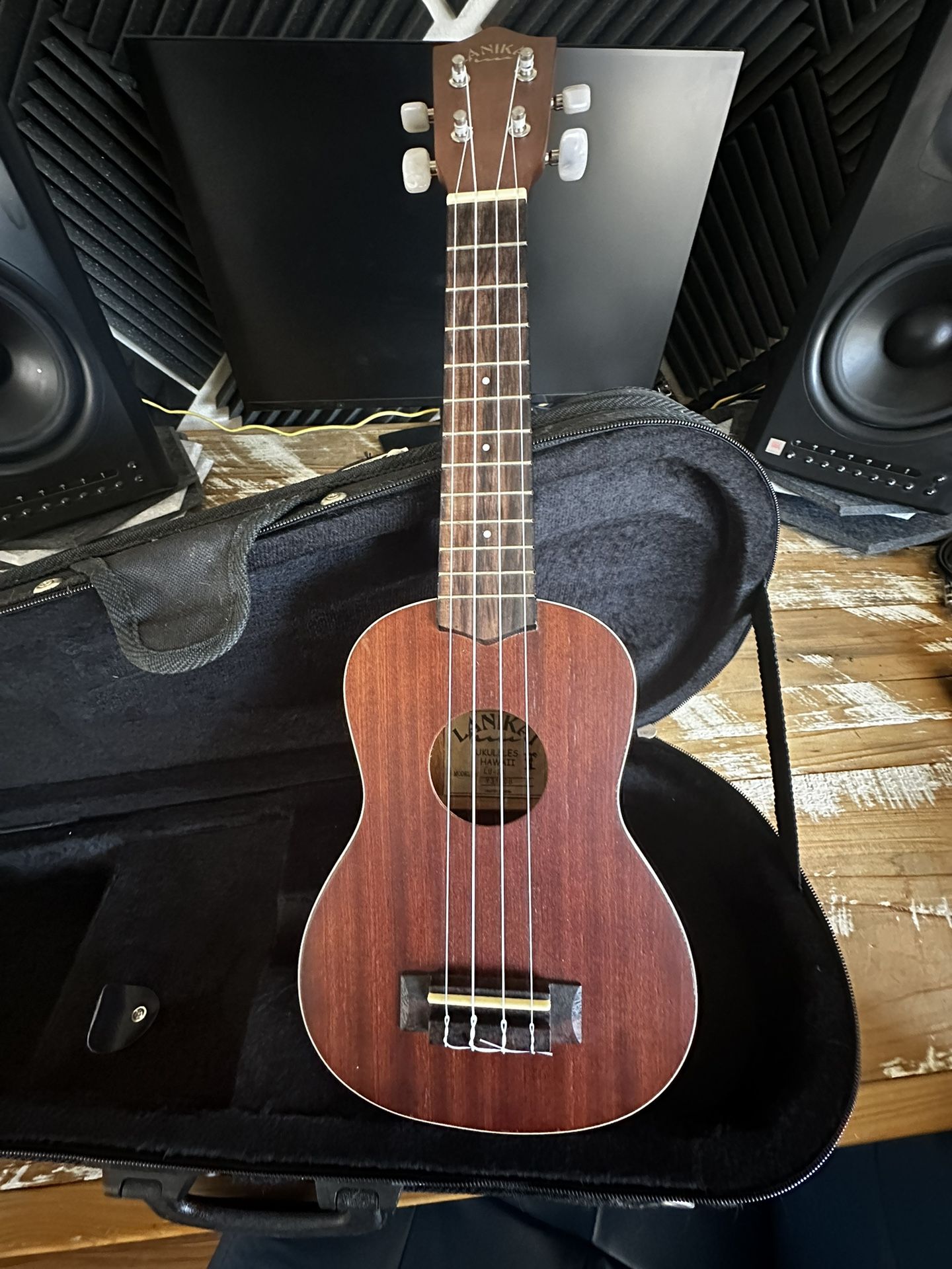 Lanakai Ukulele Model LU-21 With Hard Case