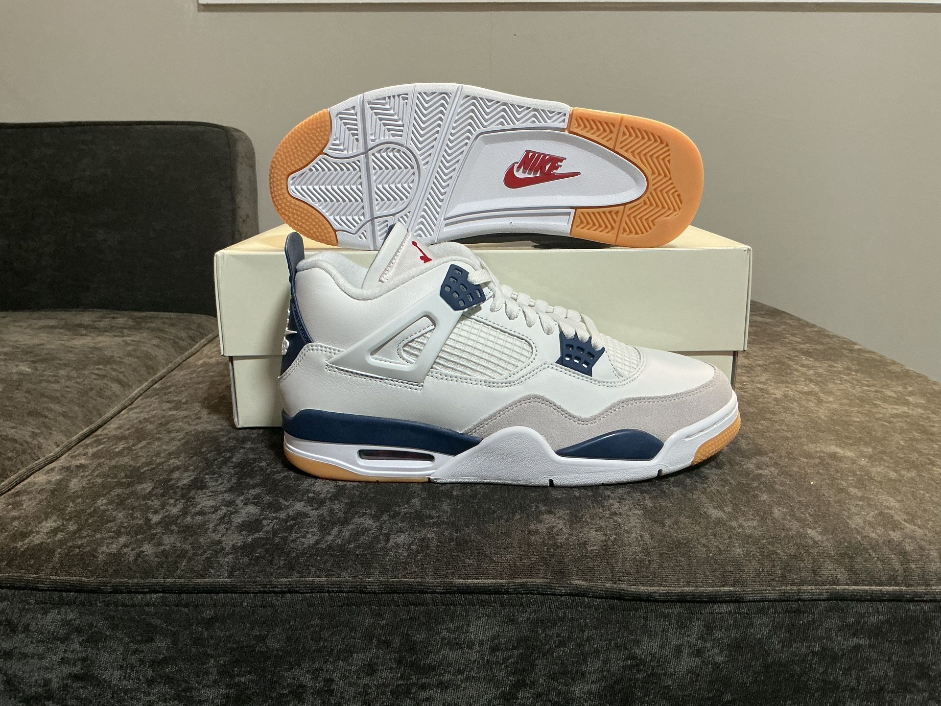 Size 9.5 - Jordan 4 Retro x Nike SB “Navy”