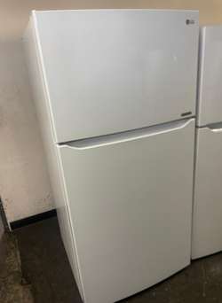 LG Top Freezer Fridge – White, Ice Maker, Clean