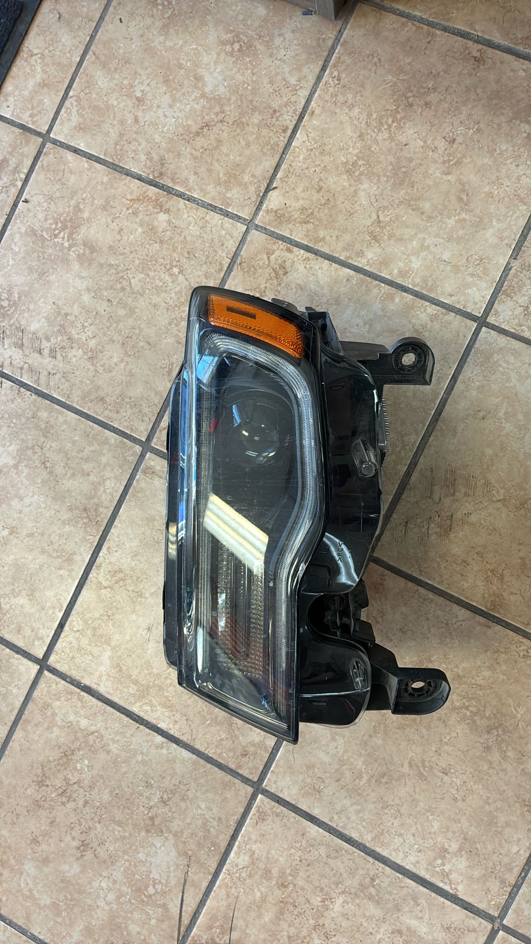 2018-2019 Jeep Grand Cherokee Headlight