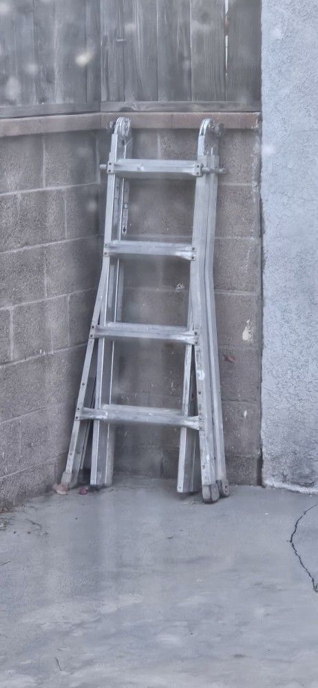 GORILLA LADDERS MULTI-POSITION LADDERS


