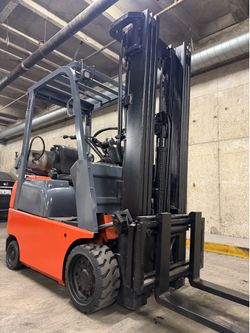 TOYOTA M7 forklift for sale, 3500 lb,3 stage, side shift