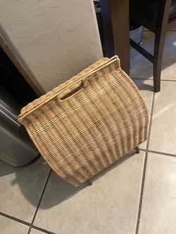 Large Wicker Storage Basket with Lid fr dog or cat