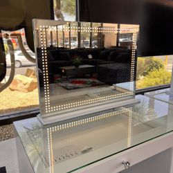 Make Up Mirror With Lights Bluetooth And Speakers NEW