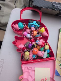 Peppa pig family and friends figurines and carry box
