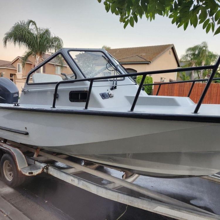 1995 22' Boston Whaler Sentry