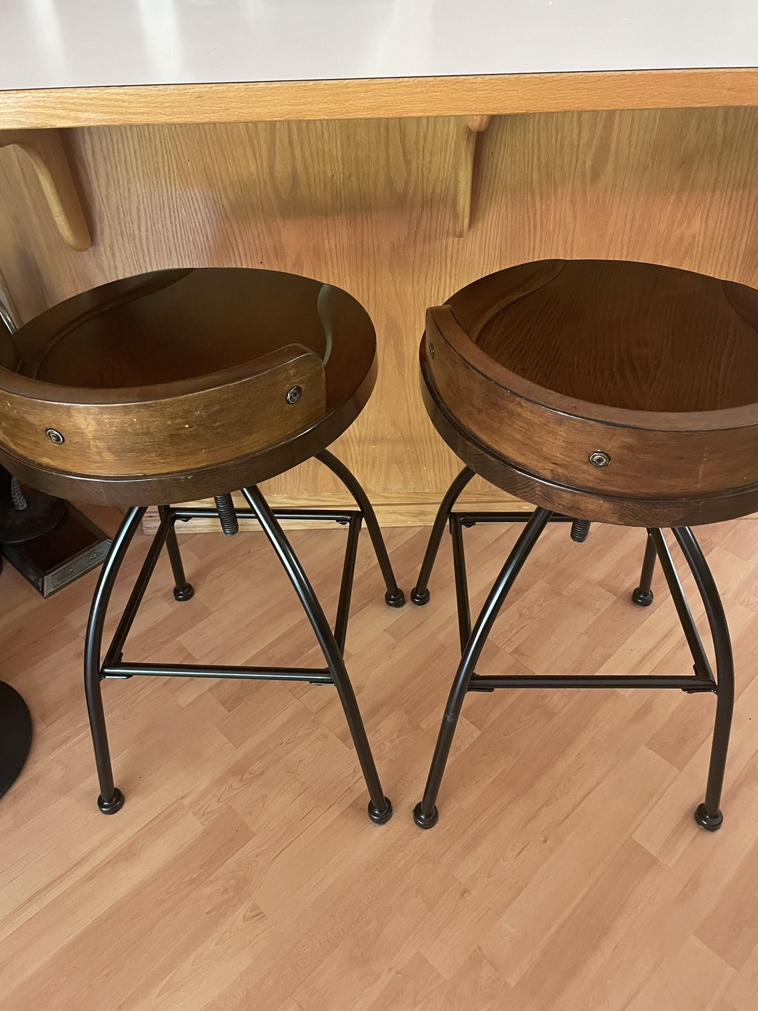 Set of 2 Wooden Bar Stools