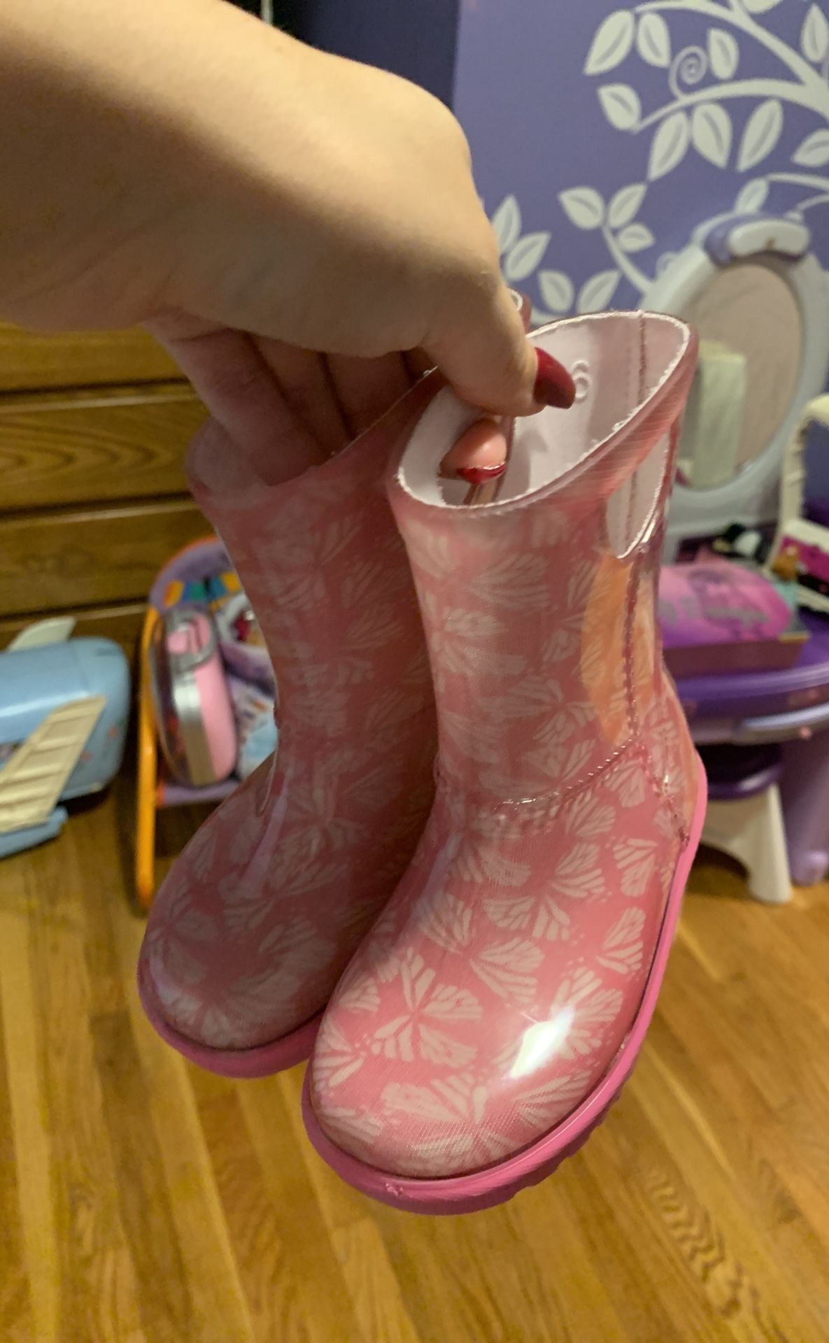 Ugg rain boots toddler size 6