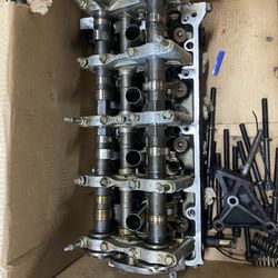 02ep3 K20 Head Still Good Just 2 Valve Spring Is Out To Check Valve Seal Is Not Bad