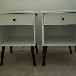 2 white night stands