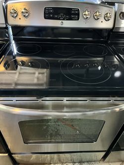 GE Electric Stove 5 Burners and Single Oven in Black and Stainless Steel