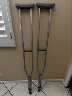 Crutches 5’10”-6’6” ** read description*