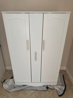 Pantry cabinet