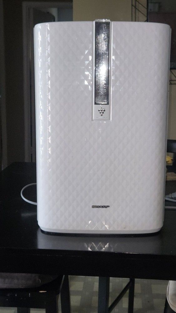 Sharp KC-850U Plasmacluster Air Purifier with Ion Tech, Humidifying Function