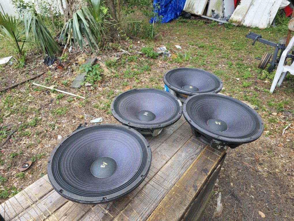 $600 (4) 15" Ev Loud Speakers