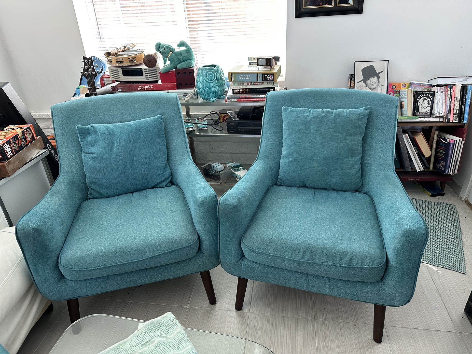 Set of 2 arm chairs turquoise fabric non smoking/no pets home no rips or stains price for 2
