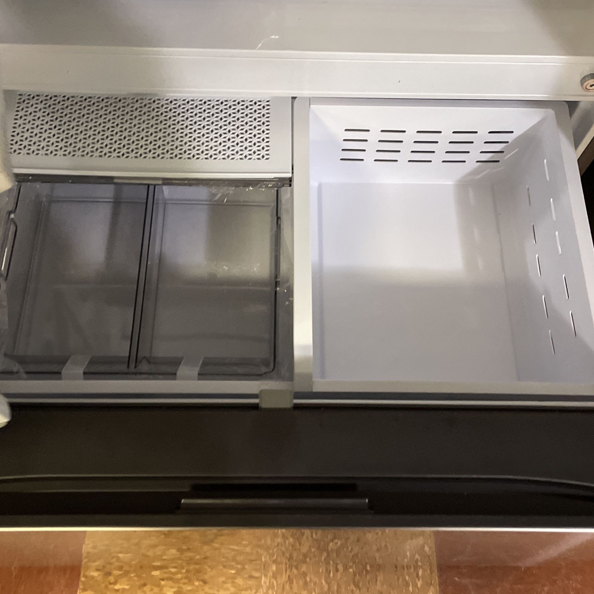 Samsung Counter Depth French Door Refrigerator With Water Dispenser And