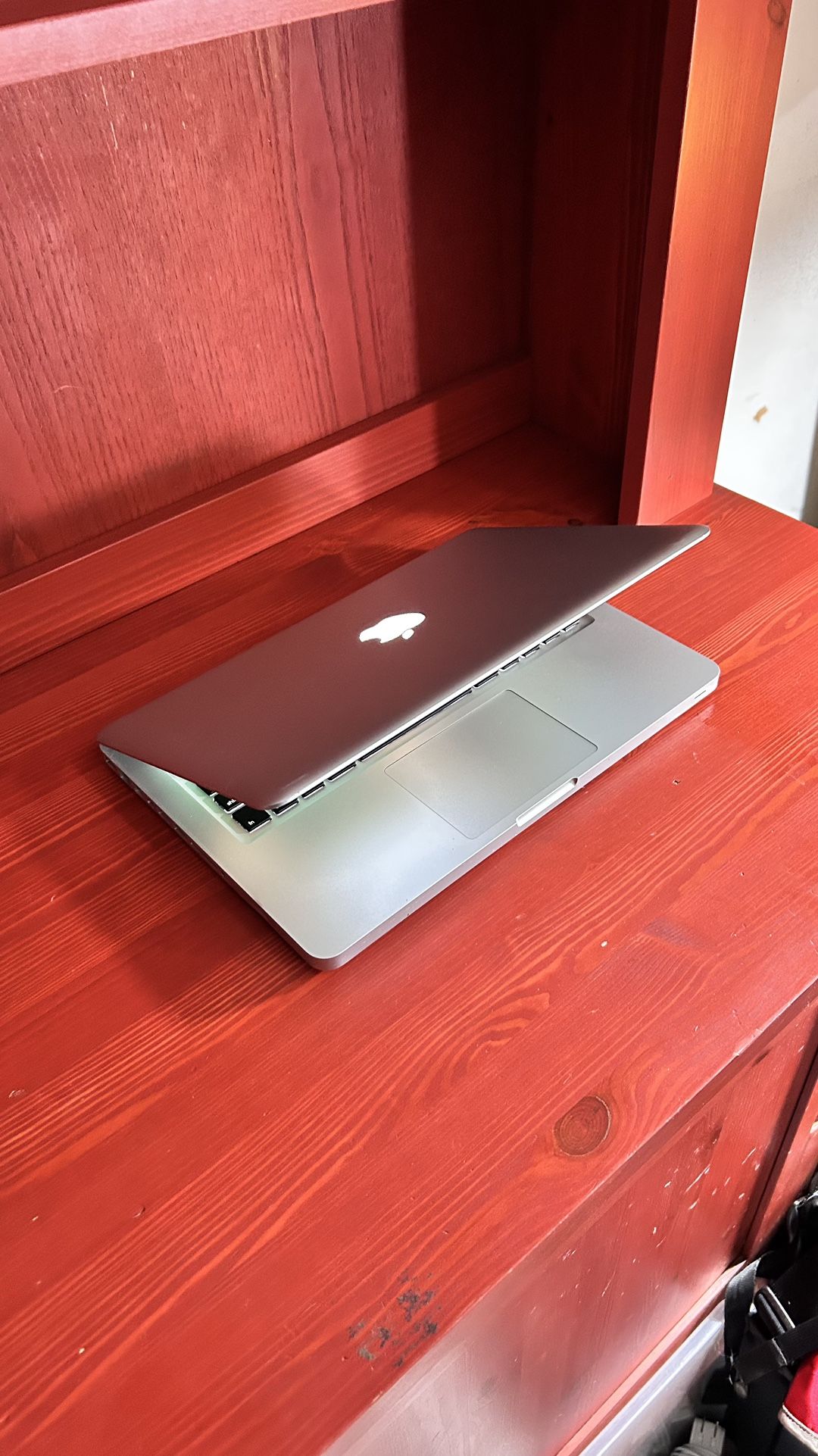Apple Macbook Pro 13” I5/8GB/256GB SSD $150