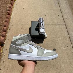 Jordan 1 Mid Linen 🦷 Size 13 $175