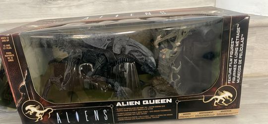 McFarlane Toys Movie Maniacs 6 Alien Queen Deluxe Boxed Set & Warrior Alien Figure