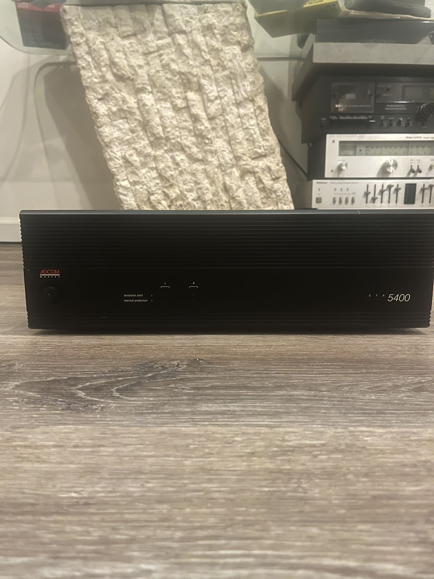 ADCOM GFA 5400 Mosfet Amplifier
