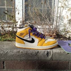 Jordan 1 Mid Lakers Size 12