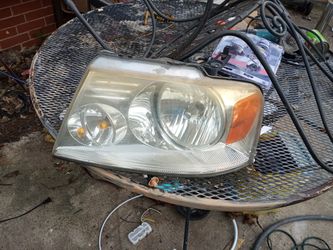 2004 F150 Driver Head Light Never Used Just Dirty
