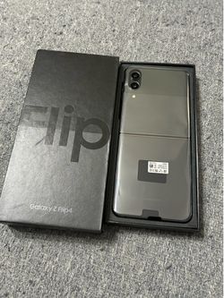 New Samsung Galaxy Z Flip 4 128GB Unlocked