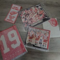 Various Detroit Red Wings Collector Items
