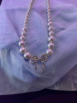 Pearl necklace with bow