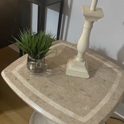 Coffee Table & 2 End Tables W 2 Lamps 