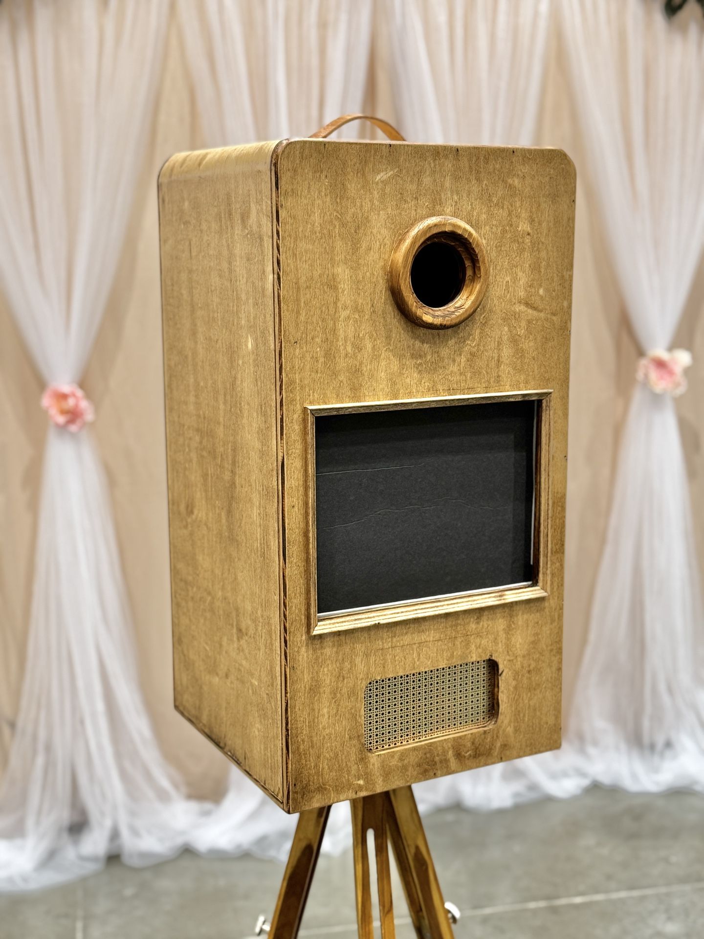 Modern Or Vintage Photo Booth For Your Wedding And Events