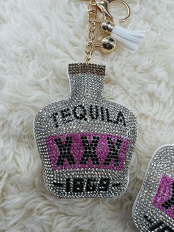 💕Llavero Brillante en forma de Botella De Tequila/bling Tequila Bottle Keychain💕