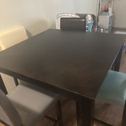 Dining Table 4 High Chairs   Diferente Colors 